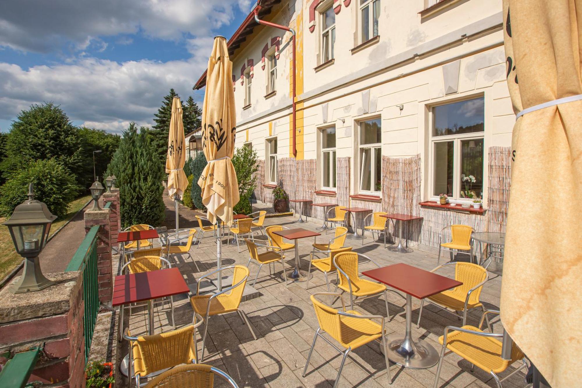 Pension V Parku Cesky Sternberk Exterior foto
